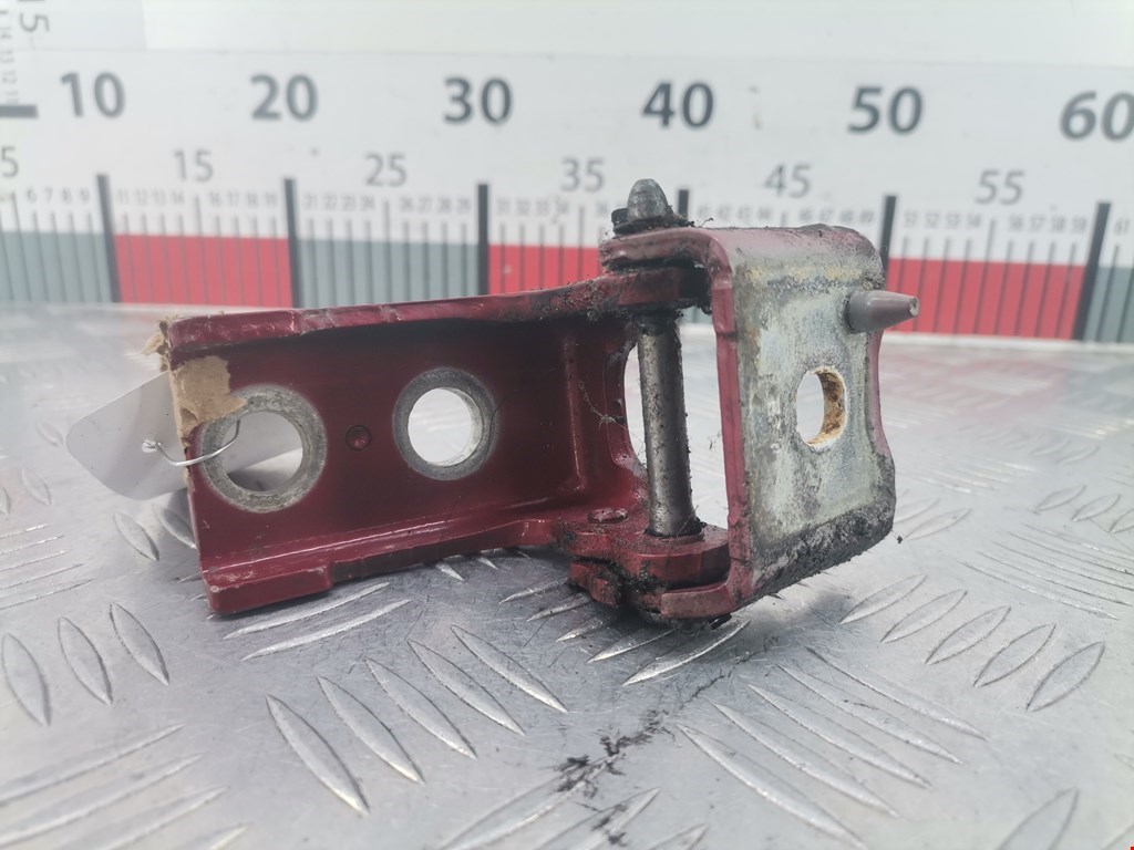 Петля двери задней правой Peugeot 3008 (2009-2016)