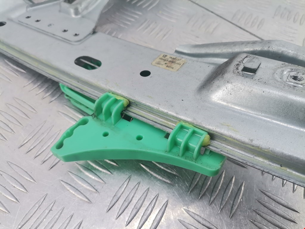 Стеклоподъемник задний левый OPEL Astra J 2009-2017