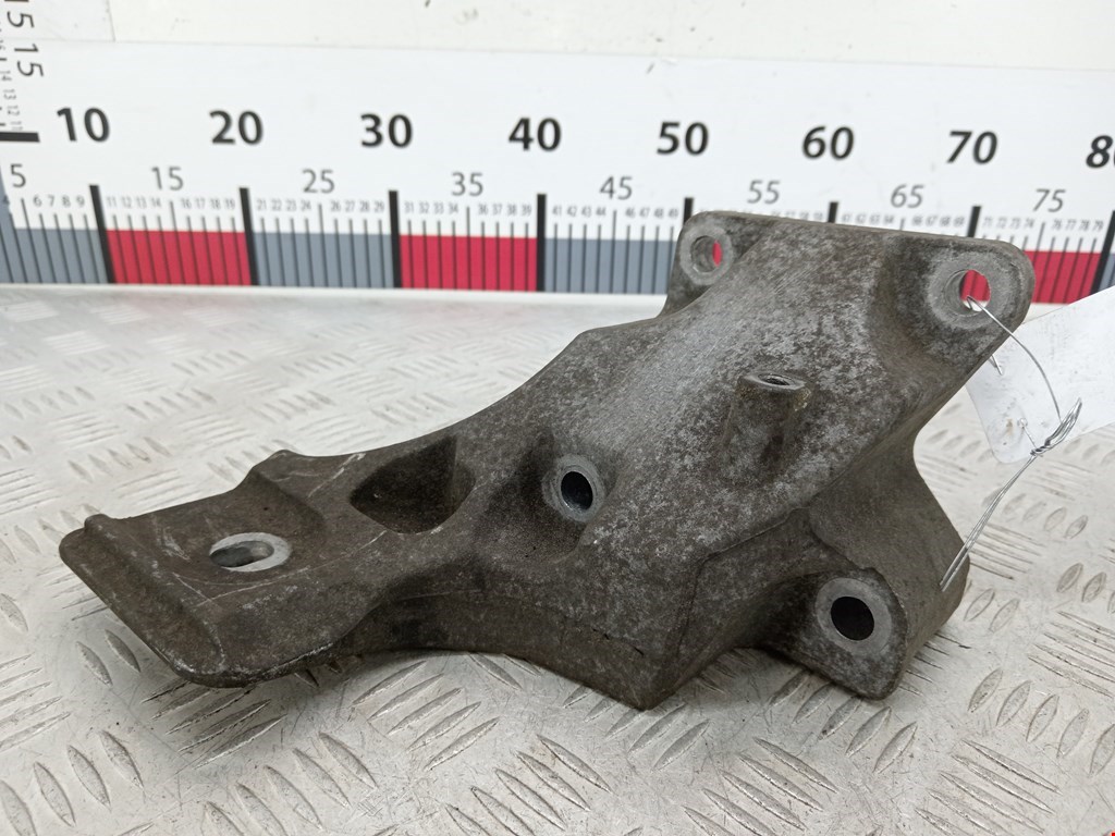 Кронштейн (крепление лапа) двигателя Land Rover Range Rover Sport 1 (2005-2013)