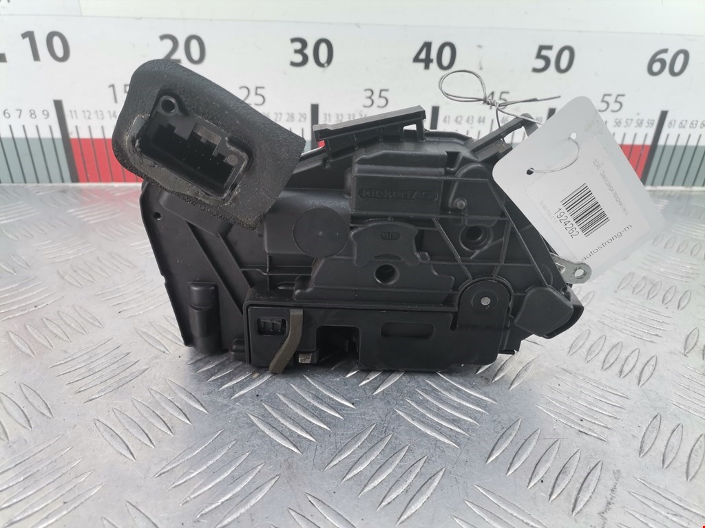 Замок двери передней левой SKODA Rapid 2012-2020