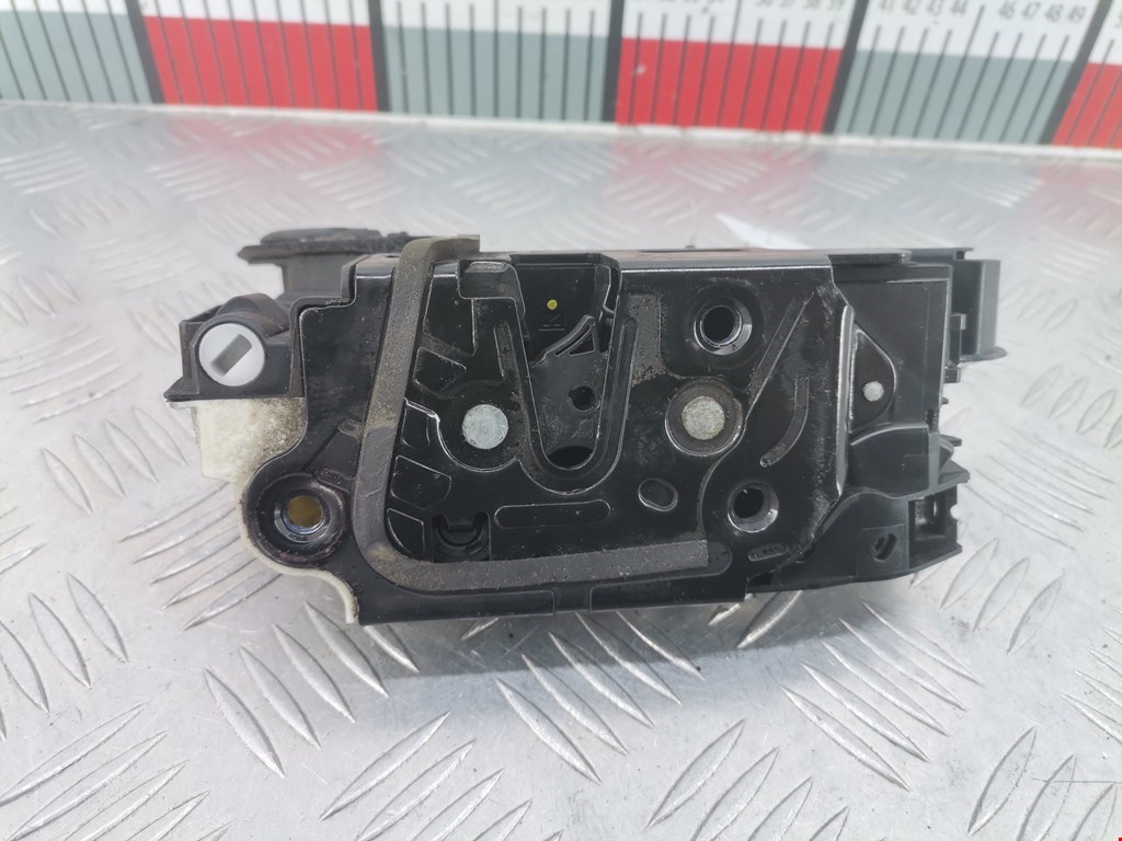 Замок двери передней левой SKODA Rapid 2012-2020