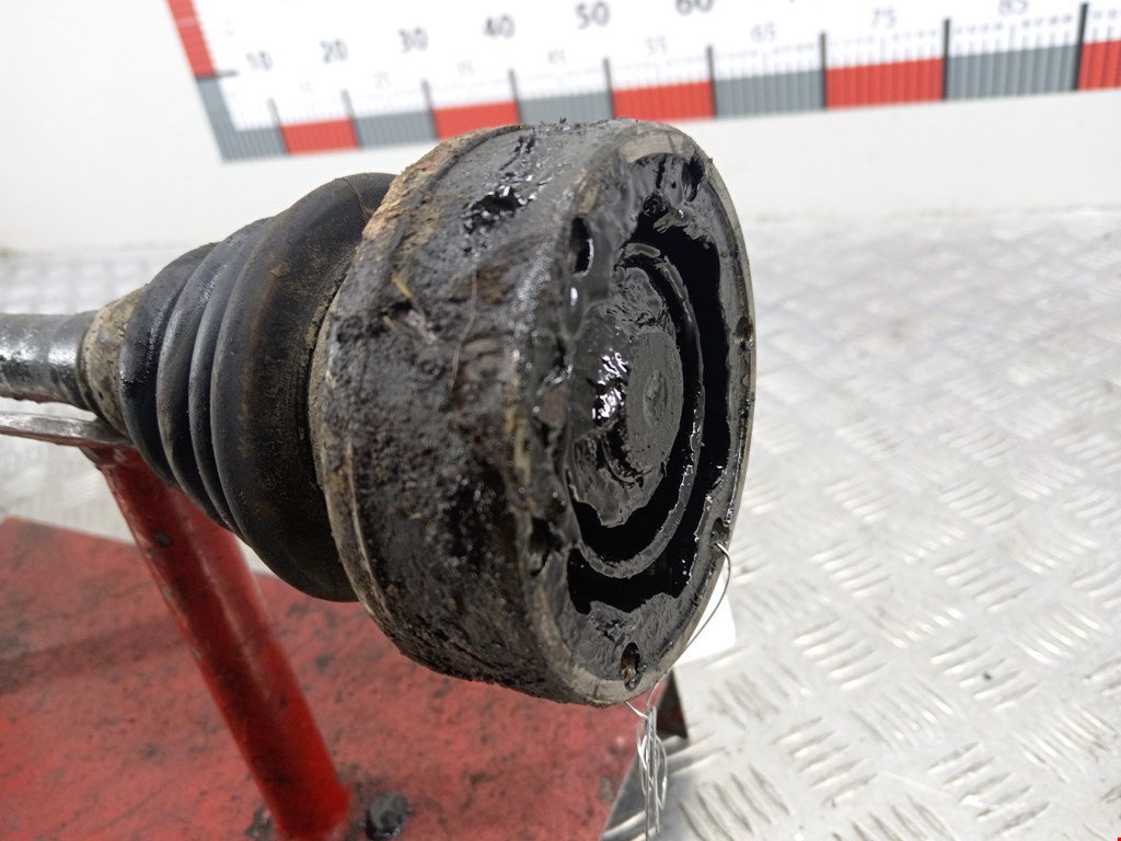 Полуось (привод, приводной вал) задняя левая AUDI A8 D2 1994-2002