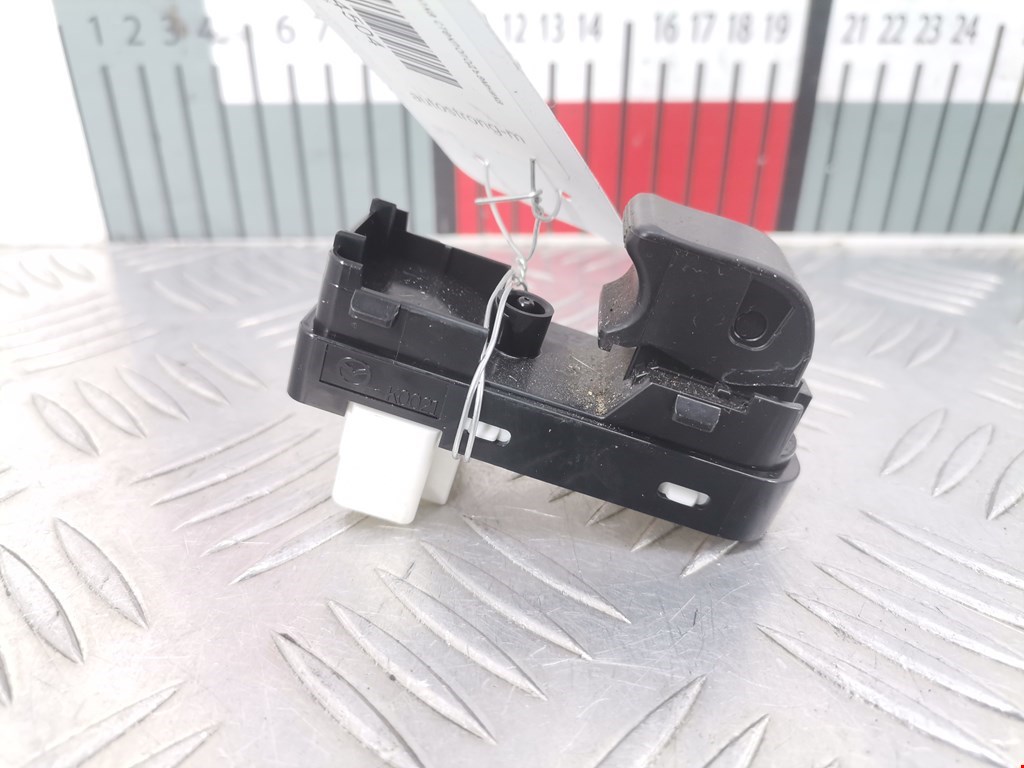 Кнопка стеклоподъемника MAZDA CX-3 2015-н.в.