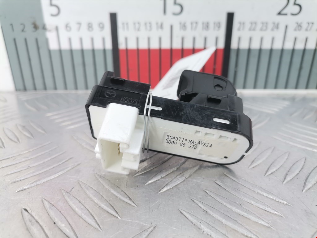 Кнопка стеклоподъемника MAZDA CX-3 2015-н.в.