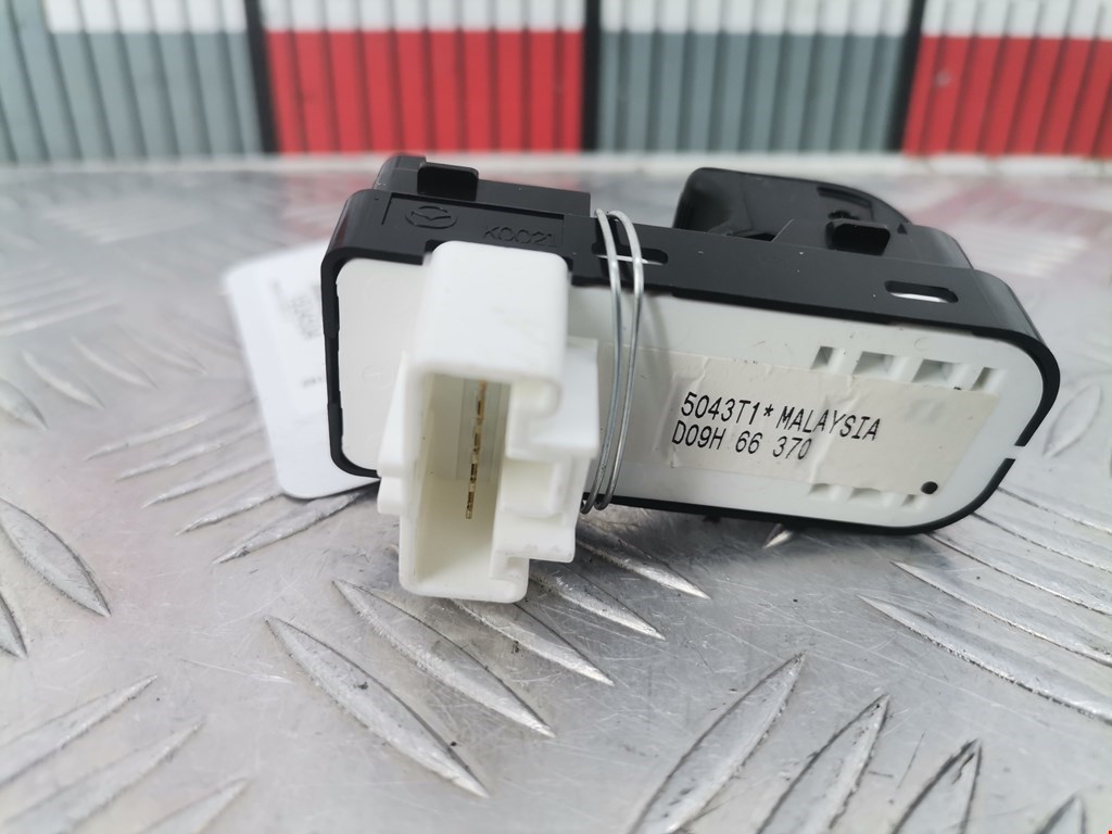 Кнопка стеклоподъемника MAZDA CX-3 2015-н.в.