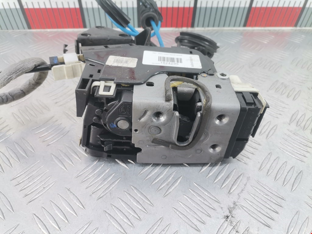 Замок двери задней правой MERCEDES-BENZ C-Class C-klasse W204 2007-2015