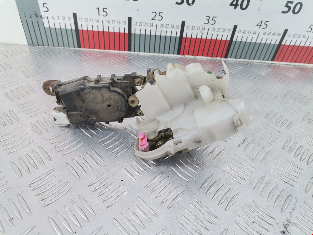 Замок двери передней левой SUBARU Legacy 1998-2004