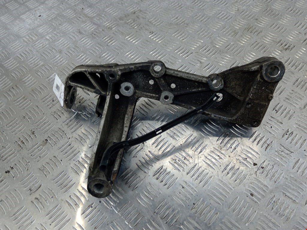 Рычаг передний левый Volkswagen Caddy 3 (2004-2015)