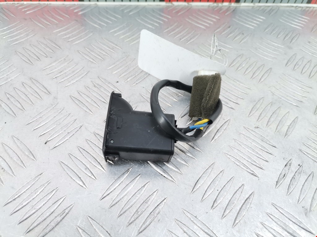 Кнопка открытия багажника Hyundai Coupe 2 (2002-2009)