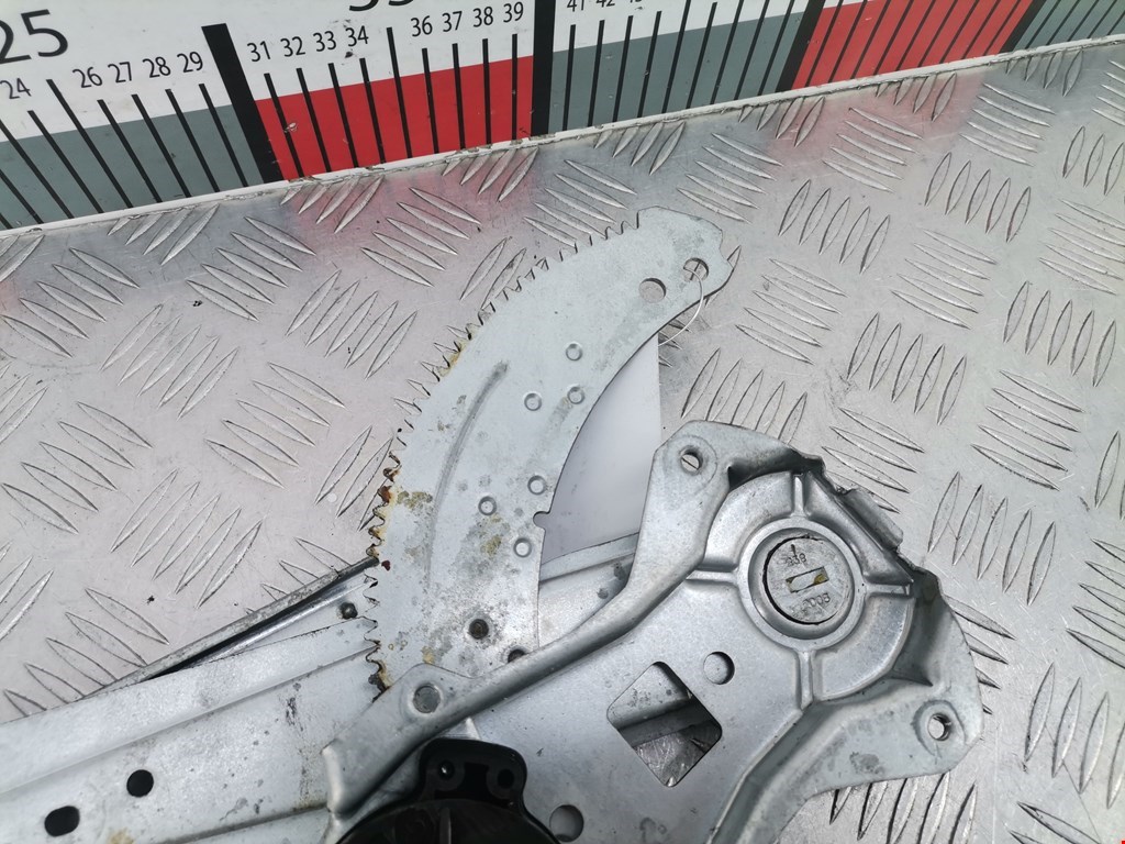 Стеклоподъемник задний правый NISSAN Note E11 2005-2014