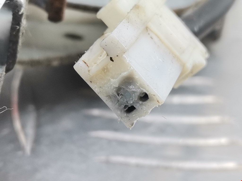 Стеклоподъемник задний правый MITSUBISHI L200 K6,K7 1996-2006