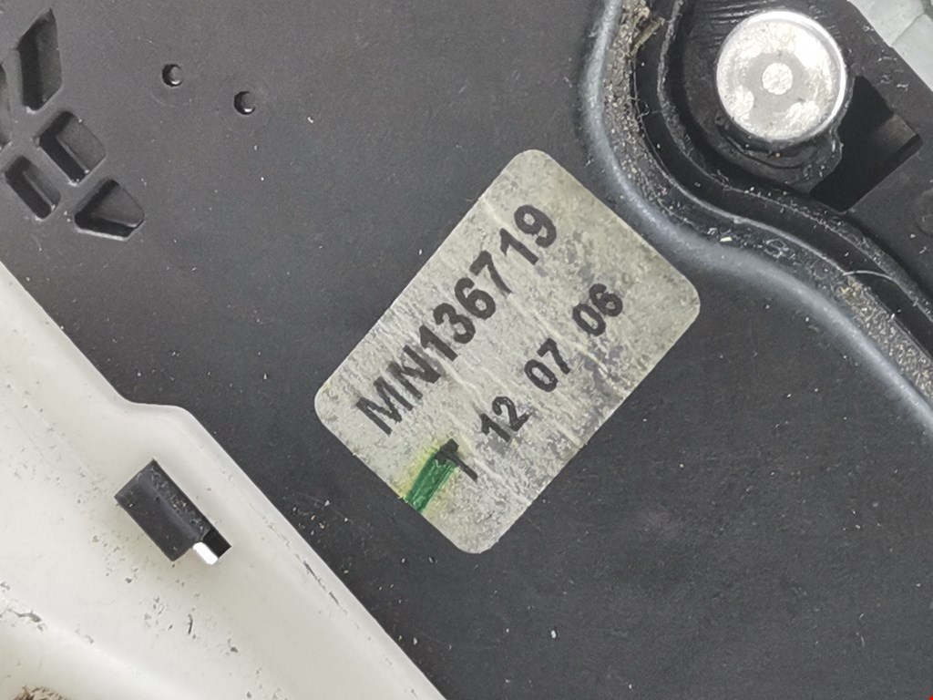 Замок двери задней левой MITSUBISHI L200 KB 2006-2015