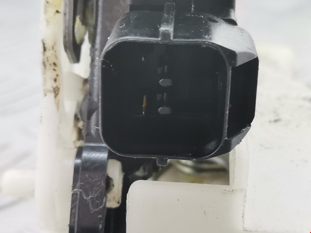 Замок двери задней левой MITSUBISHI L200 KB 2006-2015