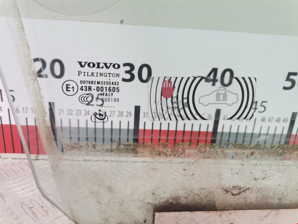 Стекло двери переднее правое VOLVO XC90 2002-2014