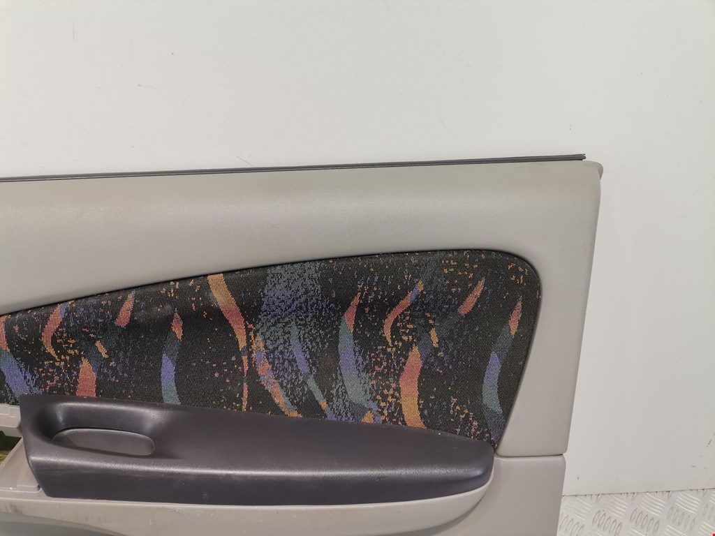 Обшивка двери передняя правая NISSAN Almera N16 2000-2006