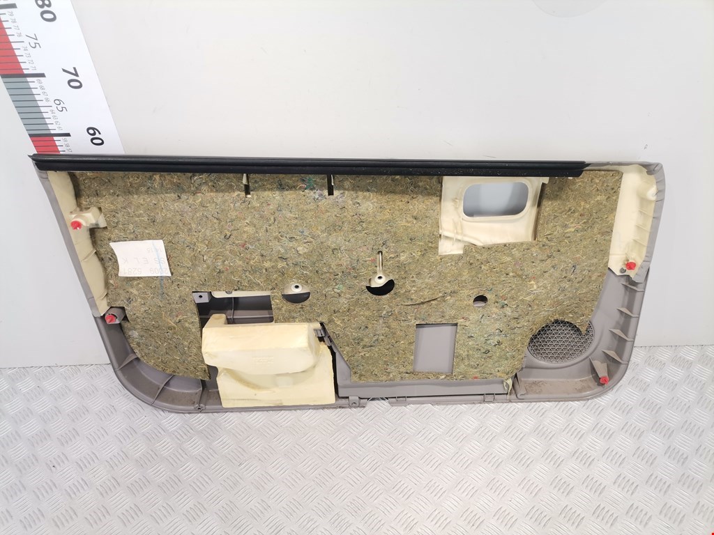 Обшивка двери передняя правая NISSAN Almera N16 2000-2006