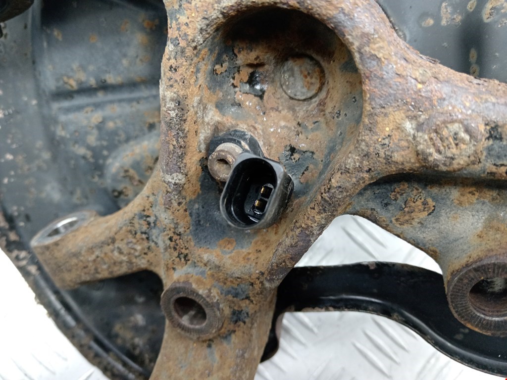 Ступица задняя левая VOLKSWAGEN Touran 2003-2010