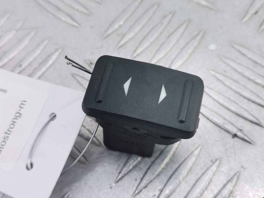 Кнопка стеклоподъемника FORD Kuga 2008-2012