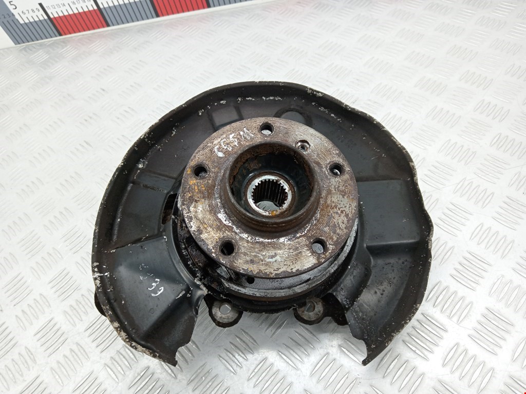 Кулак задний правый BMW 3-Series (E90/E91/E92/E93) (2004-2013)