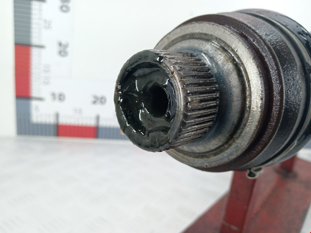 Полуось (привод, приводной вал) передняя левая AUDI A5 2007-2016