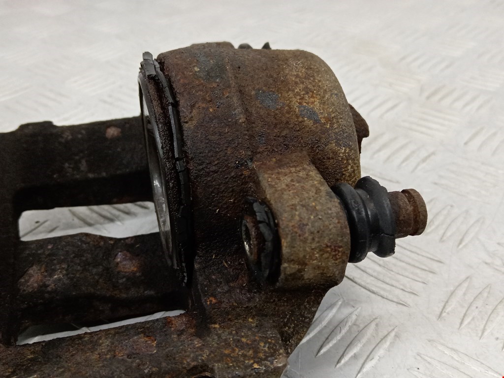 Суппорт передний правый JEEP Cherokee XJ 1984-2001