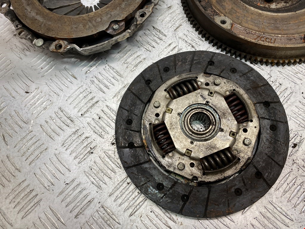 Маховик (демпфер сцепления) PEUGEOT 207 2006-2015