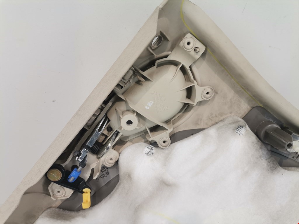 Обшивка двери задняя правая CHRYSLER PT Cruser 2000-2010