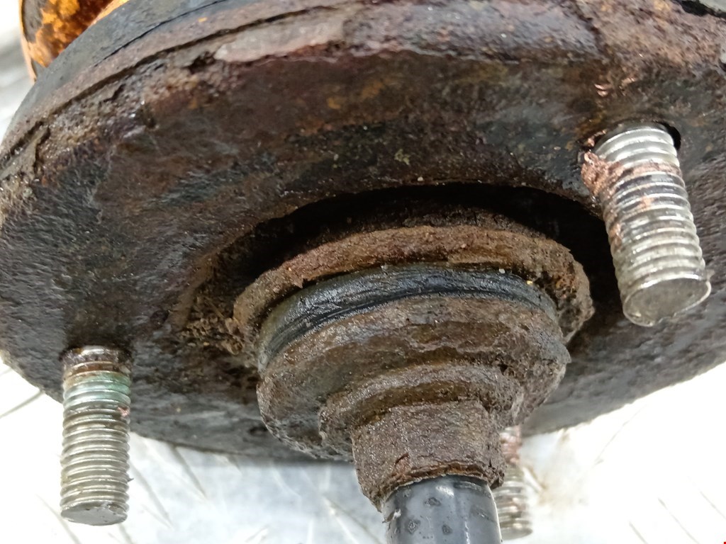 Амортизатор передний правый NISSAN Pathfinder R51M 2004-2014