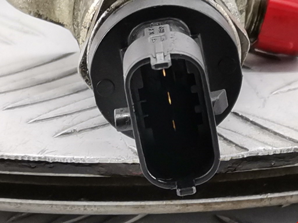 Датчик давления топлива KIA Carens 1999-2002