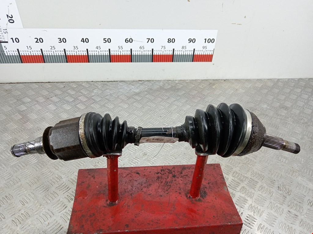 Полуось передняя правая (приводной вал шрус) Nissan Pathfinder (R51) (2004-2014)