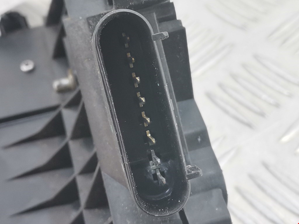 Замок двери передней правой FORD Fiesta 2008-2012