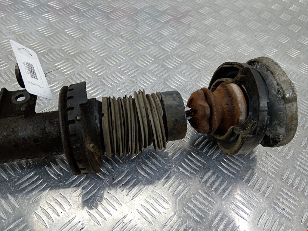 Амортизатор передний правый BMW 5er 5 серия F10/F11/F07 2009-2017