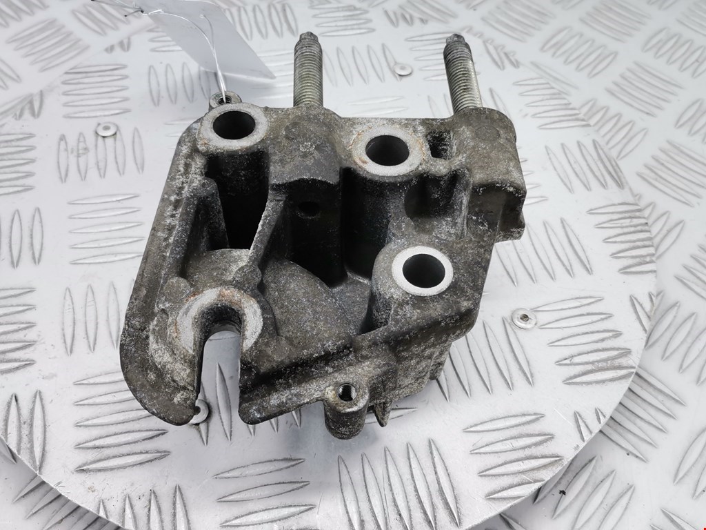 Кронштейн (крепление лапа) двигателя Ford C-MAX 1 (2003-2010)