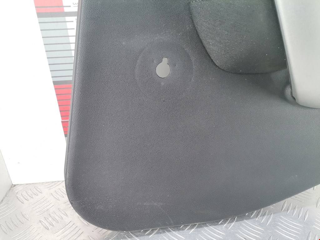 Обшивка двери задняя правая BMW 1er E81\E87 2004-2011