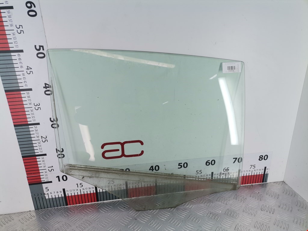 Стекло двери заднее правое BMW 1er E81\E87 2004-2011