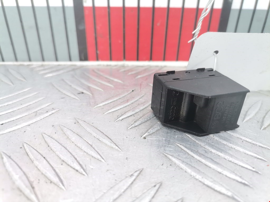 Кнопка стеклоподъемника VOLKSWAGEN Passat B5 1997-2005