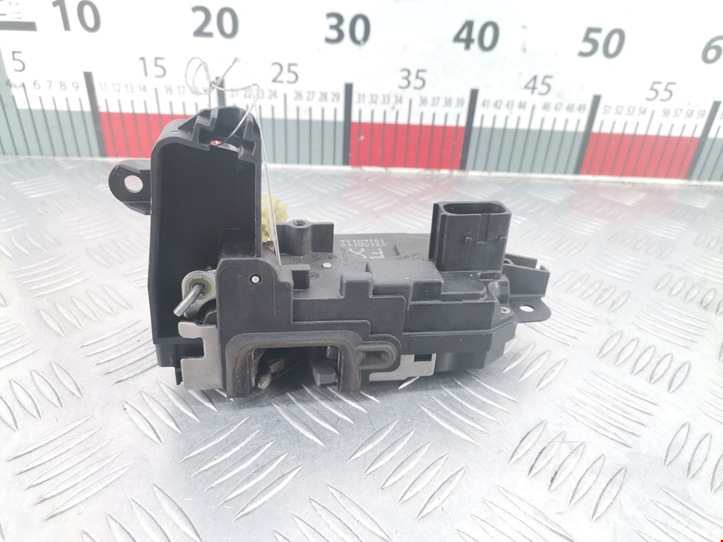 Замок двери передней правой OPEL Astra H/Family 2004-2015