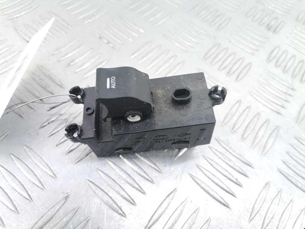 Кнопка стеклоподъемника HYUNDAI i40 2011-2019