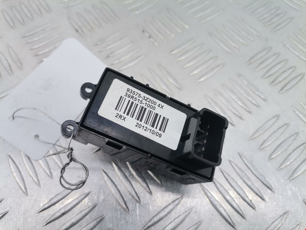 Кнопка стеклоподъемника HYUNDAI i40 2011-2019