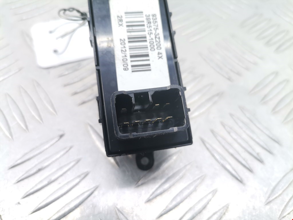 Кнопка стеклоподъемника HYUNDAI i40 2011-2019