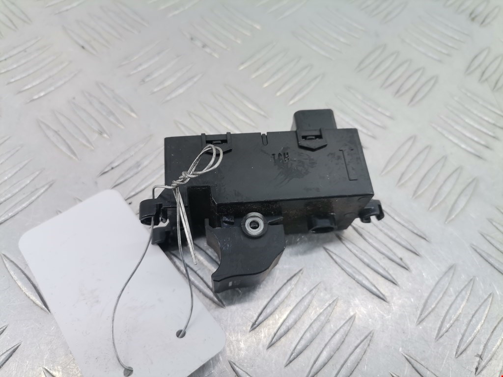 Кнопка стеклоподъемника HYUNDAI i40 2011-2019