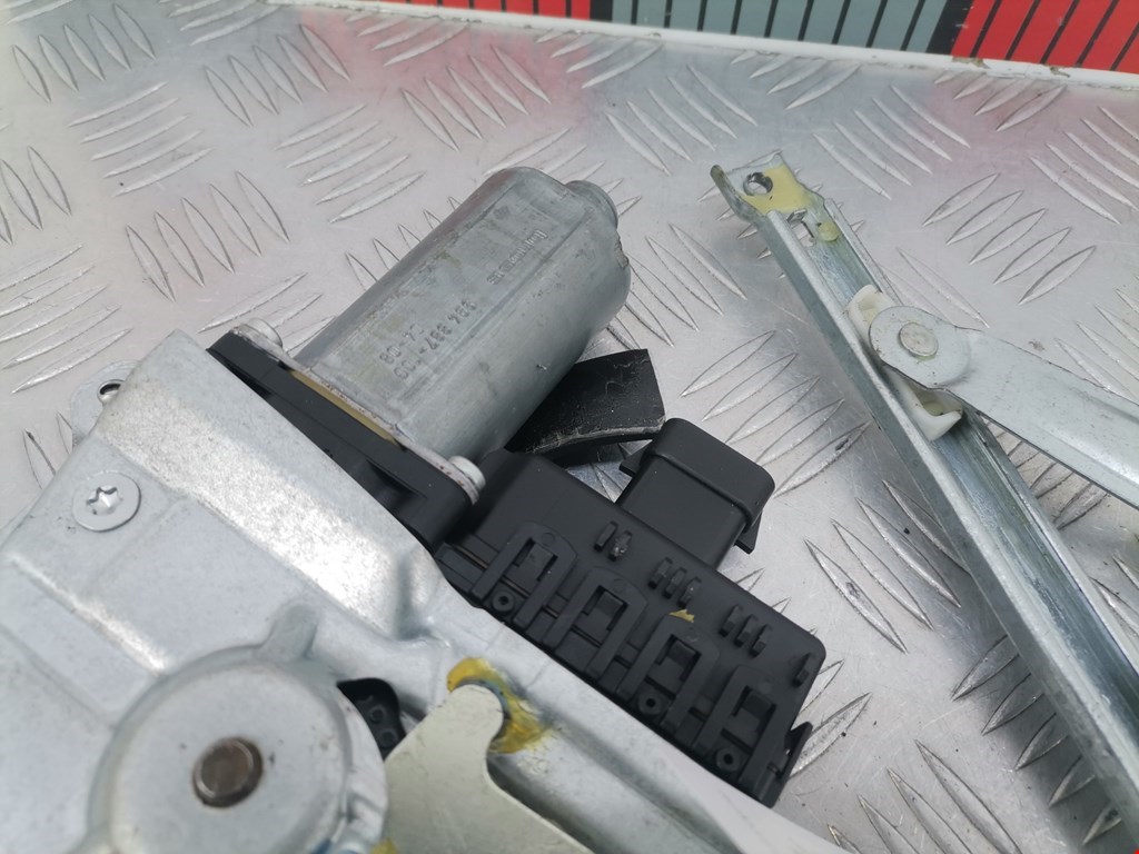 Стеклоподъемник передний правый OPEL Astra H/Family 2004-2015