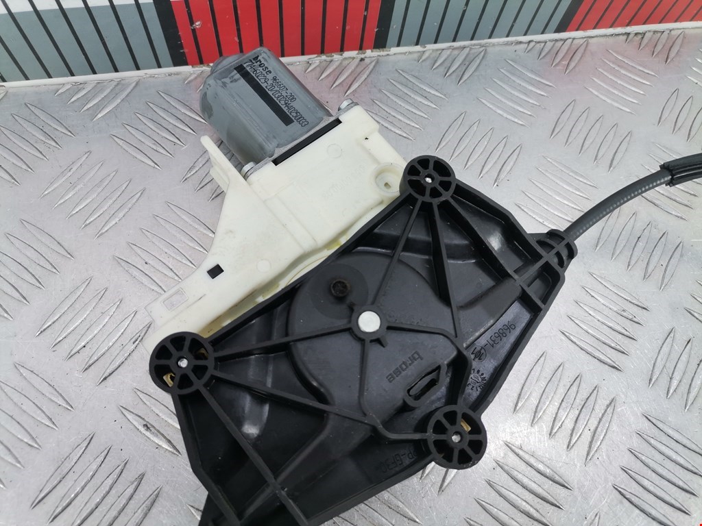 Стеклоподъемник задний правый AUDI A4 B8 2007-2015