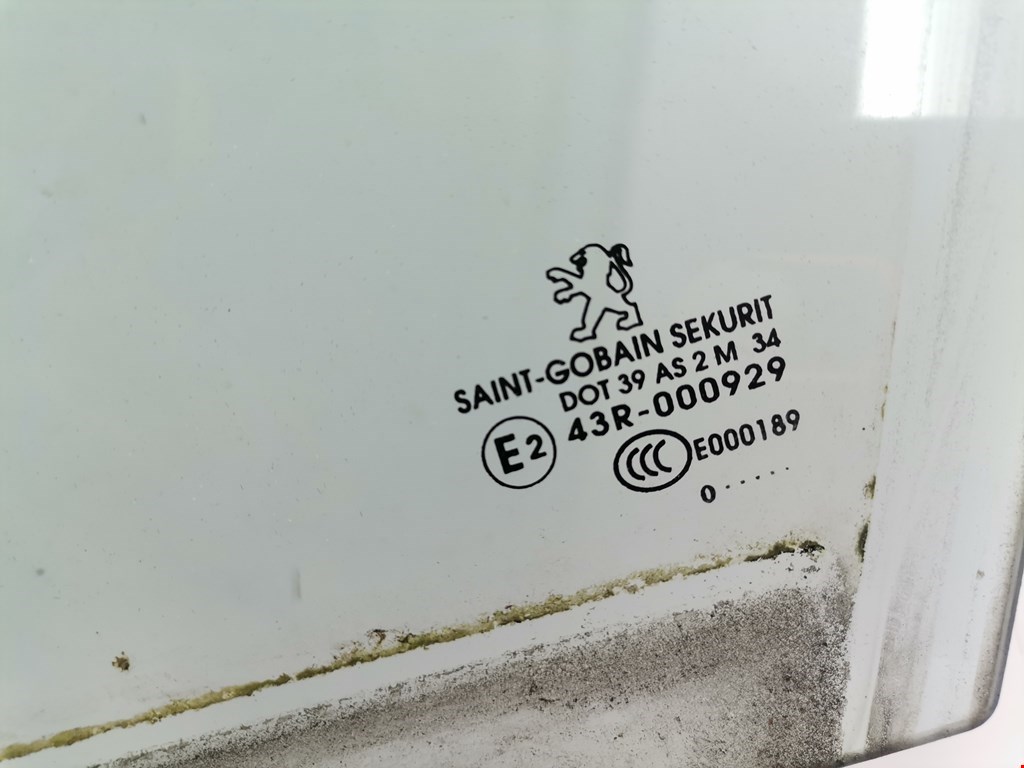 Стекло двери переднее левое PEUGEOT Partner 2008-2018