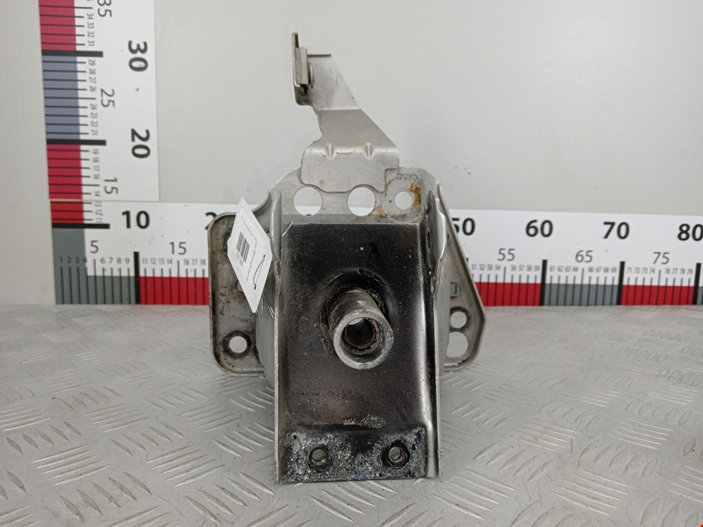 Отбойник бампера передний правый Opel Vectra C (2002-2008)