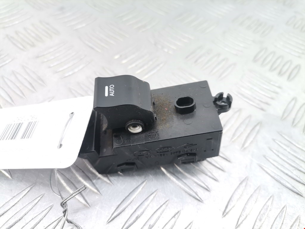 Кнопка стеклоподъемника HYUNDAI i40 2011-2019