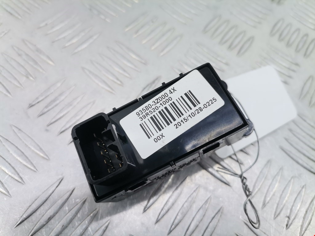 Кнопка стеклоподъемника HYUNDAI i40 2011-2019