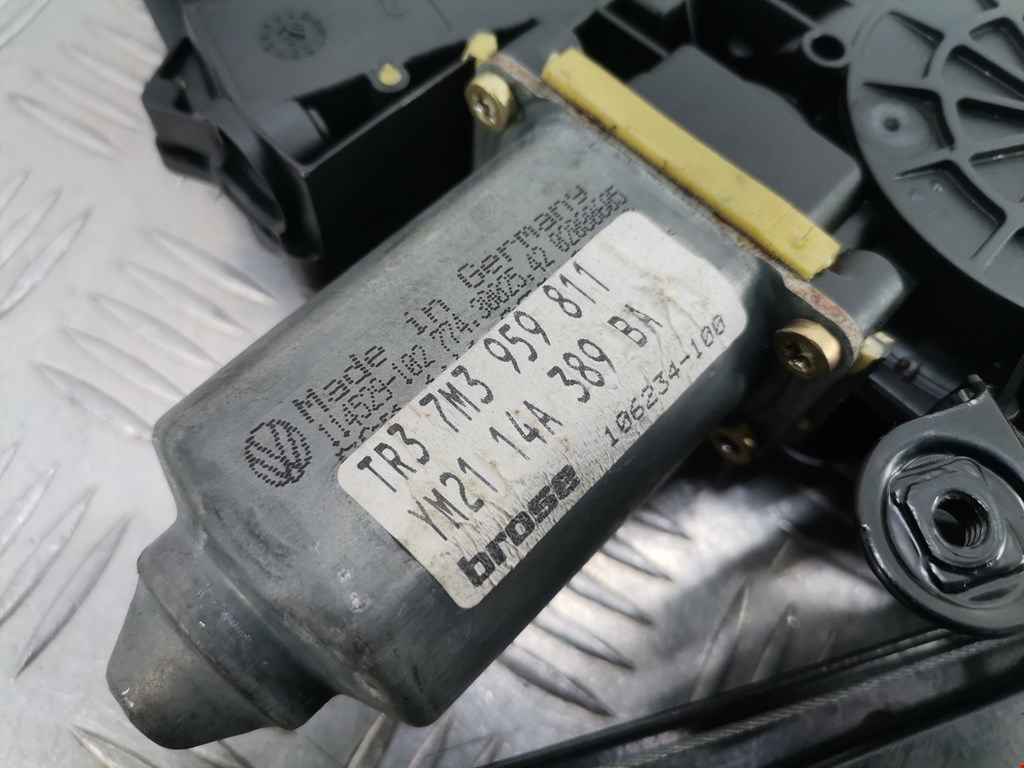 Стеклоподъемник задний левый VOLKSWAGEN Sharan 1995-2010