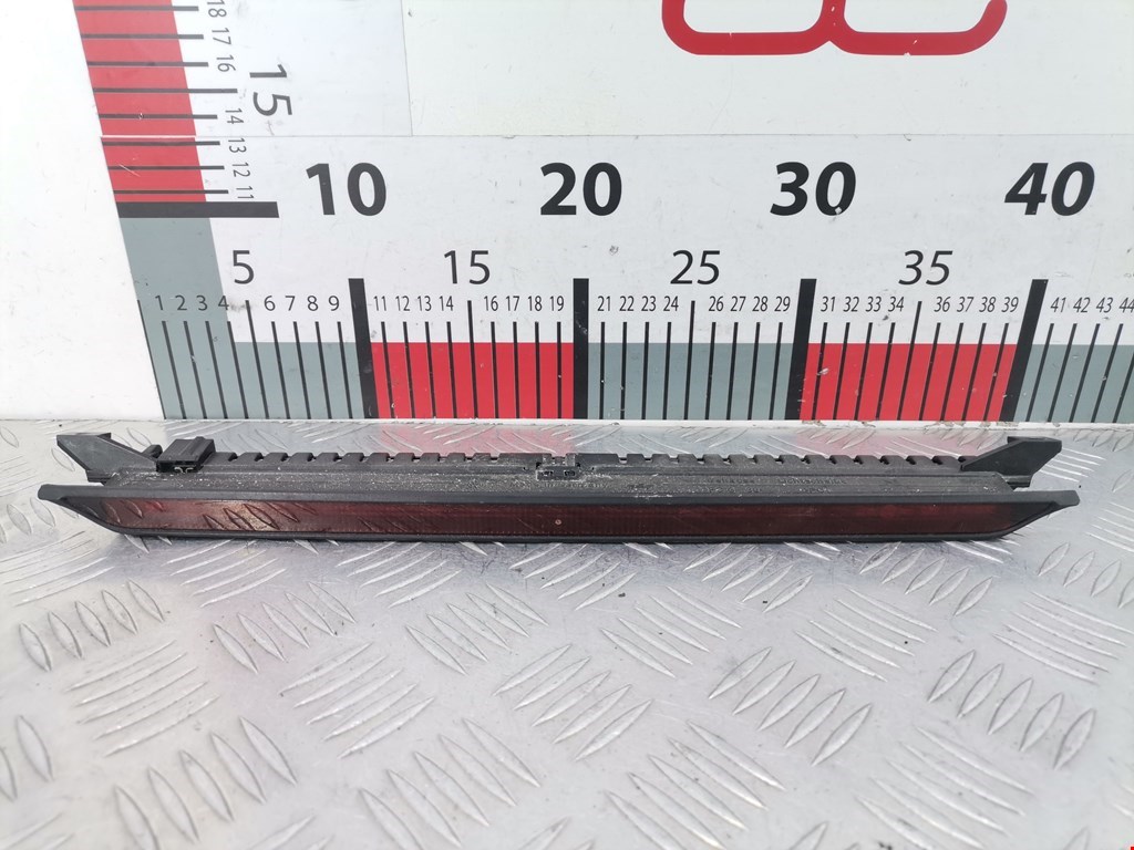 Фонарь дополнительный тормозной (стоп-сигнал) Volkswagen Golf 4 (1997-2004)