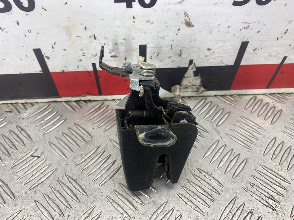 Замок двери распашной левой Volkswagen Caddy 3 (2004-2015)